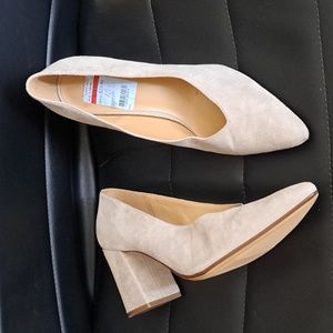 Nwt Suede Naturalzer Pumps